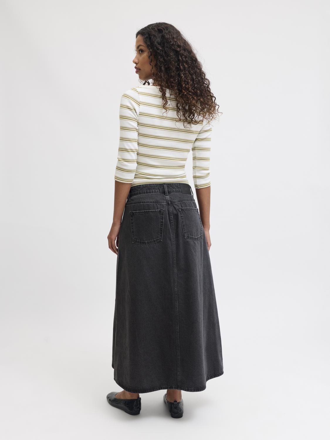 model_shot-back